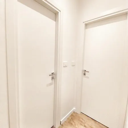 Attic Apartment, Air Conditioning, Fast Wifi