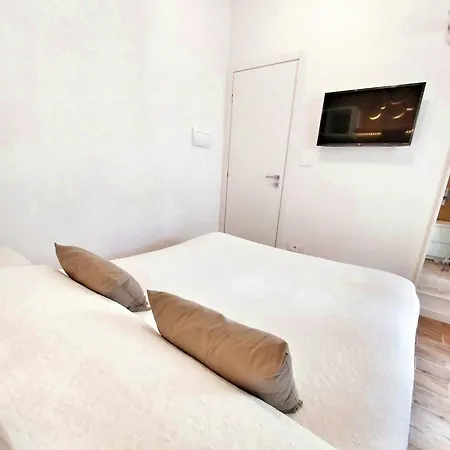 Апартаменты Attic Apartment, Air Conditioning, Fast Wifi