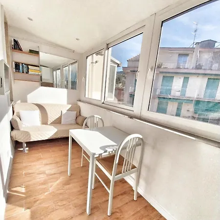 Attic Apartment, Air Conditioning, Fast Wifi Apartment