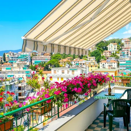 Attic Apartment, Air Conditioning, Fast Wifi * Rapallo