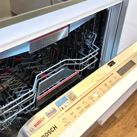 Апартаменты Attic Apartment, Air Conditioning, Fast Wifi *