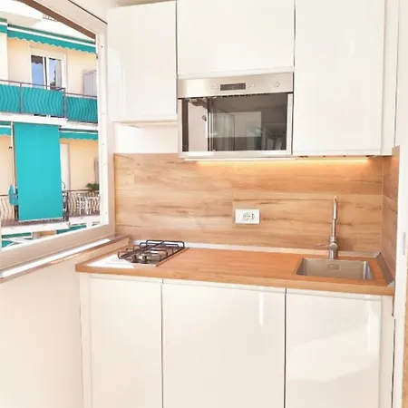 Attic Apartment, Air Conditioning, Fast Wifi Апартаменты *