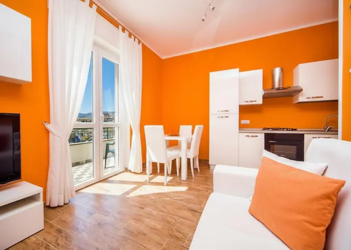 Attic Apartment, Air Conditioning, Fast Wifi Lejlighed