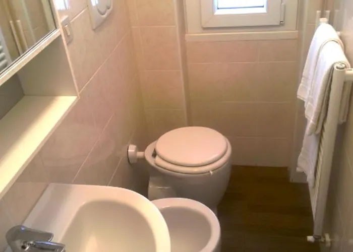 Attic Apartment, Air Conditioning, Fast Wifi Lejlighed *