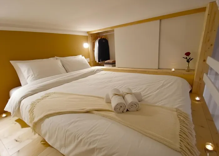 Attic Apartment, Air Conditioning, Fast Wifi